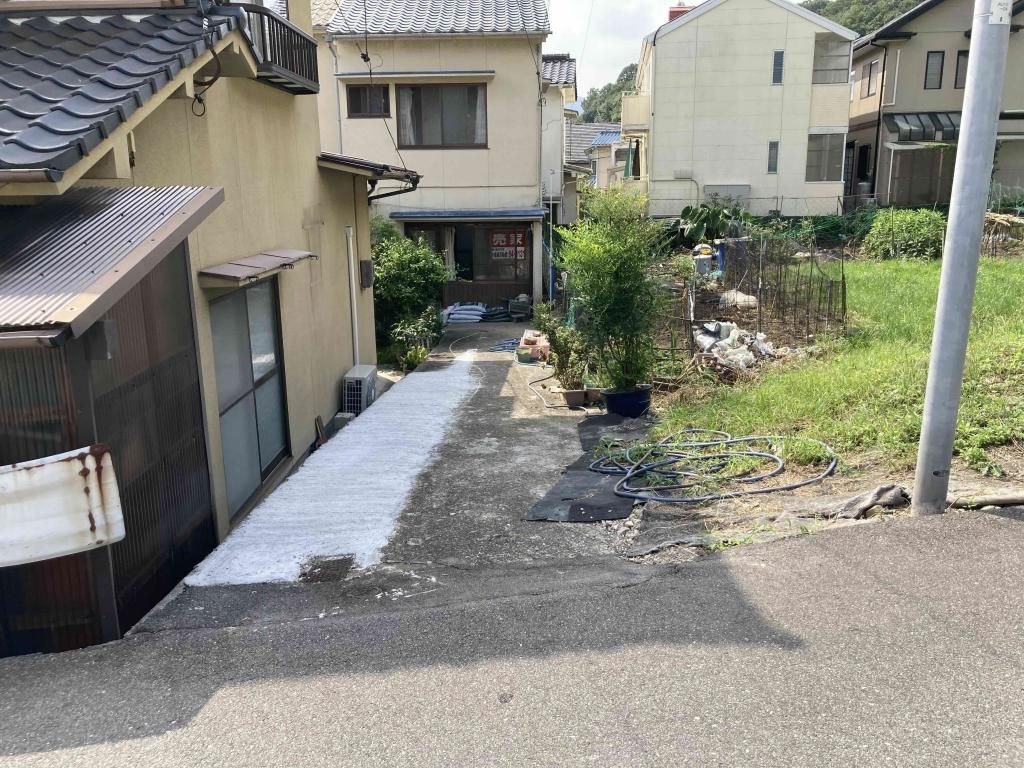 8DK Family House for Sale in Mihara, Hiroshima Akiya Bank - Thumbnail 2
