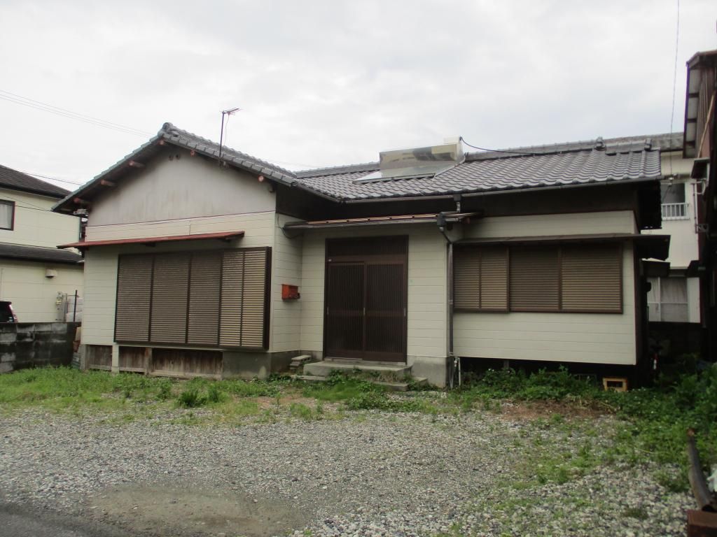 4K Single-Story House for Sale in Quiet Yawatahama Neighborhood - Thumbnail 2