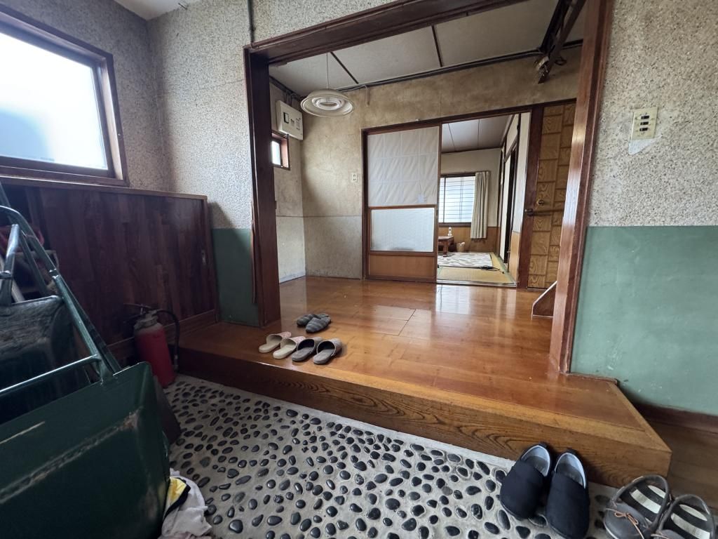 3-Story House with Massive Storage in Tokamachi, Niigata - Thumbnail 2