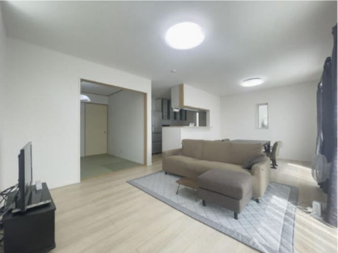 2023 Built 4-Bedroom House in Oita City with Modern Amenities - Thumbnail 2