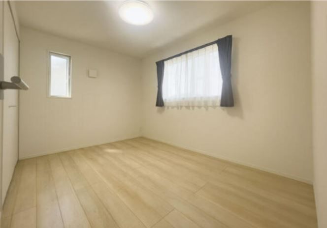 2023 Built 4-Bedroom House in Oita City with Modern Amenities - Thumbnail 3