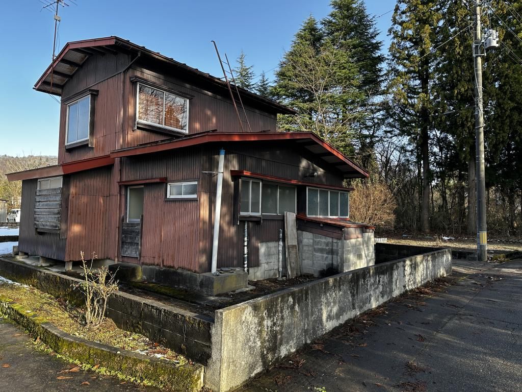 4DK Detached House for Sale in Ojiya, Niigata - 30万 Yen - Thumbnail 2