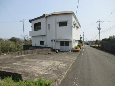 Spacious 6K House with Mountain Views in Makurazaki City — Image 1, Makurazaki, Kagoshima