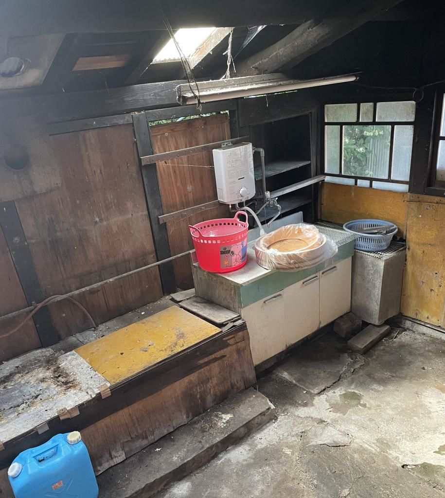 Thatched Roof Kominka with Irori Hearth in Shikokuchuo City - Thumbnail 3
