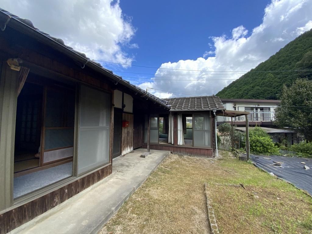 6DK House with Large Land and Forest Plot in Iwakuni, Yamaguchi - Thumbnail 3