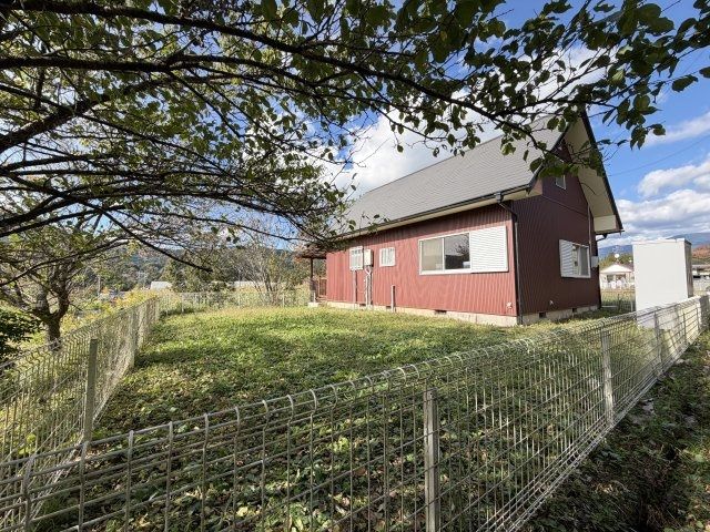 2LDK House for Sale in Nakatsugawa with Mountain Views - Thumbnail 3