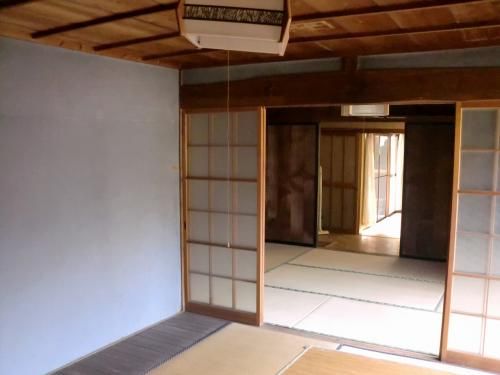 Solid 5K Traditional House on 302sqm Corner Lot in Imabari - Thumbnail 2