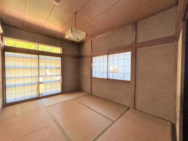 3DK Wooden House for Sale in Fukui City with 6-Car Parking - Thumbnail 2
