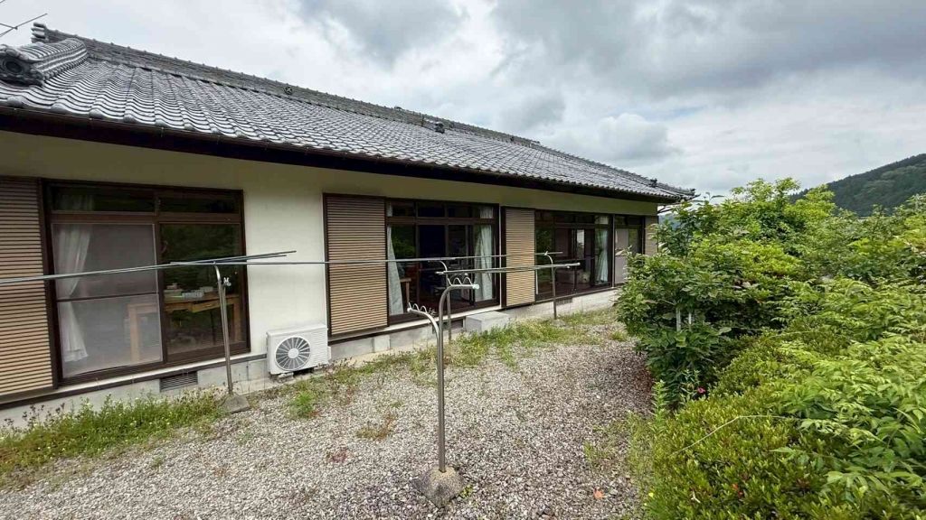 5LDK House for Sale in Hyuga, Miyazaki on Large Plot - Thumbnail 2