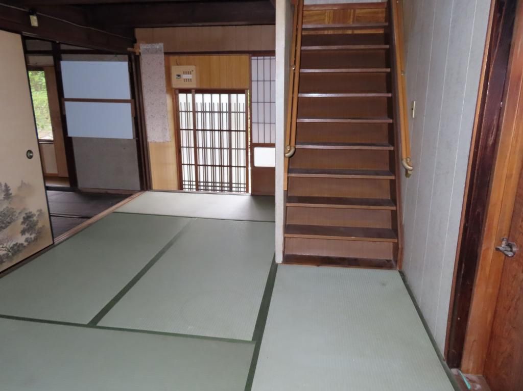 Rental House in Miyoshi: 6DK Akiya Bank Property in Quiet Neighborhood - Thumbnail 3
