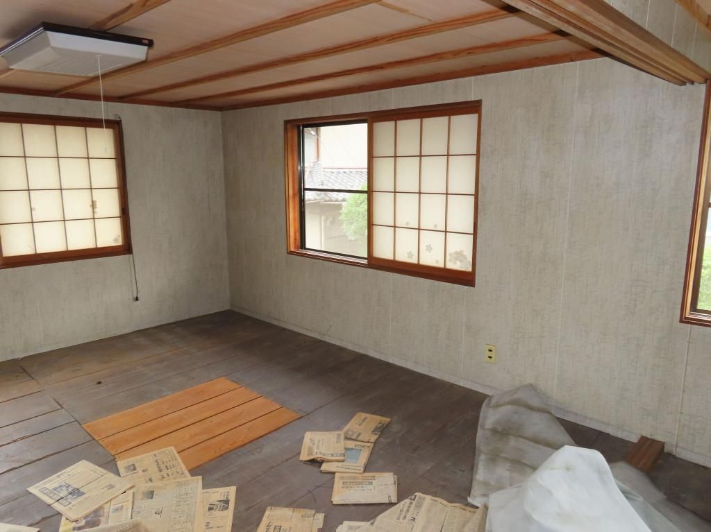 Rental House in Miyoshi: 6DK Akiya Bank Property in Quiet Neighborhood - Thumbnail 4