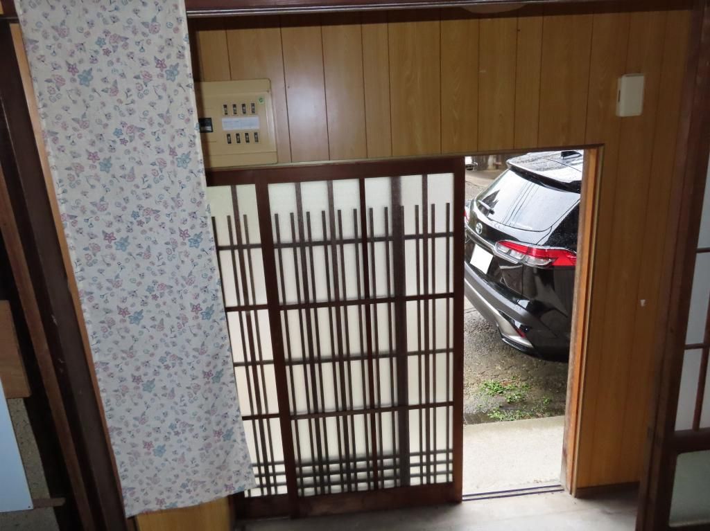 Rental House in Miyoshi: 6DK Akiya Bank Property in Quiet Neighborhood - Thumbnail 2