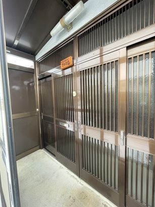 Spacious 8DK Akiya House with Large Garden in Kuroishi, Aomori - Thumbnail 3