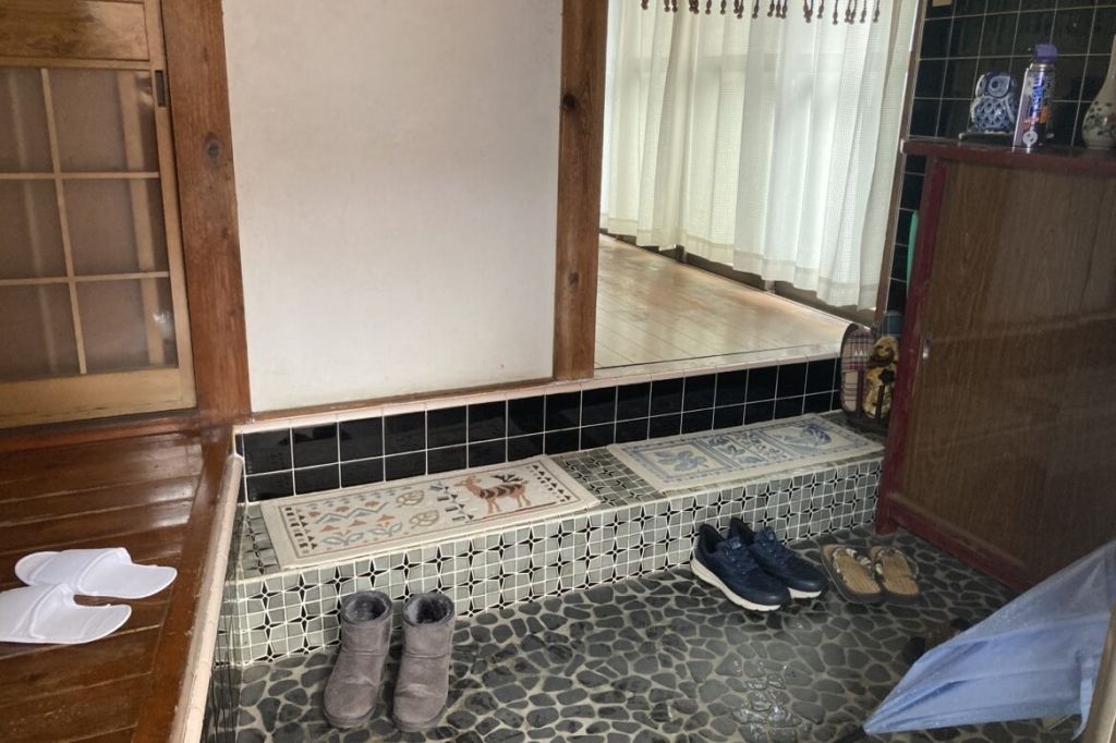 Akiya for Sale in Sanjo, Niigata: 3LDK House on 150sqm Corner Lot - Thumbnail 2