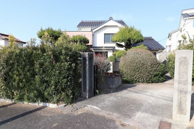 Spacious 6SLDK House with Large Garden in Yanai City - Thumbnail 2