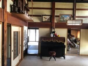 Sado Island Akiya: 6LDK Farmhouse with Land for Renovation - Thumbnail 4