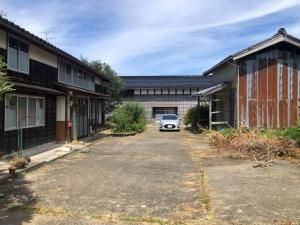 Sado Island Akiya: 6LDK Farmhouse with Land for Renovation - Thumbnail 2