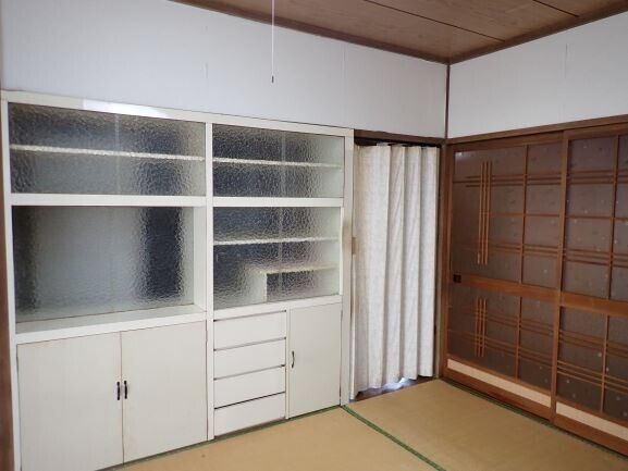 Renovated 7DK House for Sale in Saiki, Oita with Sea Views - Thumbnail 2