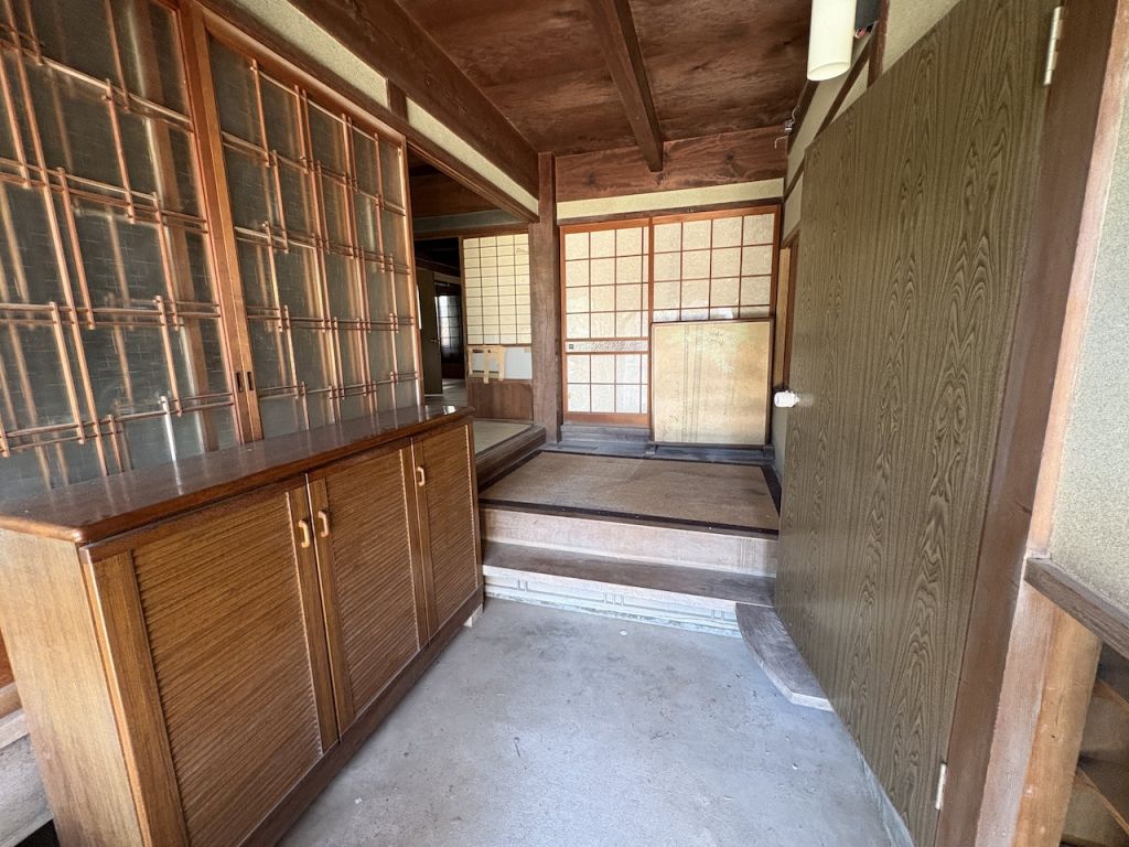 100-Year-Old 8DK House for Sale in Minamiawaji, Hyogo - Thumbnail 2