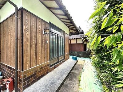 4DK House for Sale in Kurayoshi, Tottori - 160sqm — Front_door, Kurayoshi, Tottori