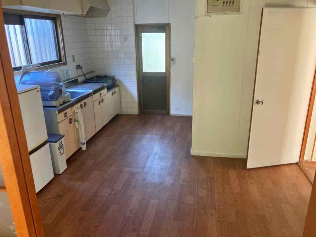 Spacious 6DK Steel-Frame House with Large Land in Taka Town - Thumbnail 4