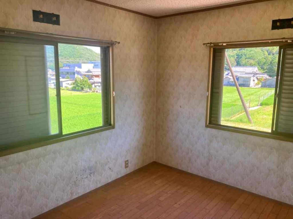 Spacious 6DK Steel-Frame House with Large Land in Taka Town - Thumbnail 2