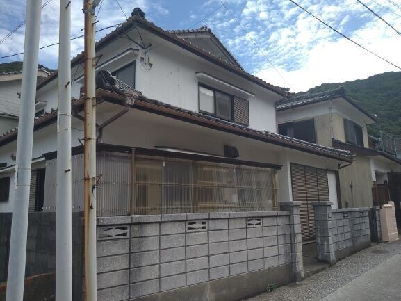 Renovated 5LDK Ocean View House for Sale in Saiki, Oita - Image 1