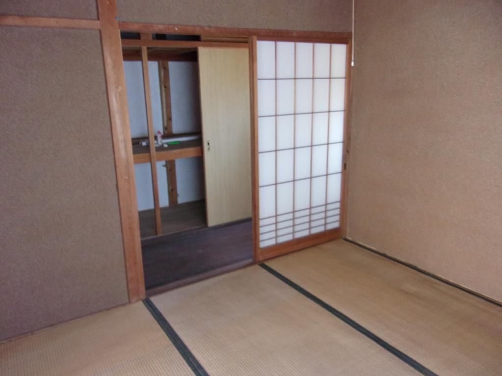 8K Farmhouse for Sale in Miyoshi City, Hiroshima with Land - Thumbnail 4