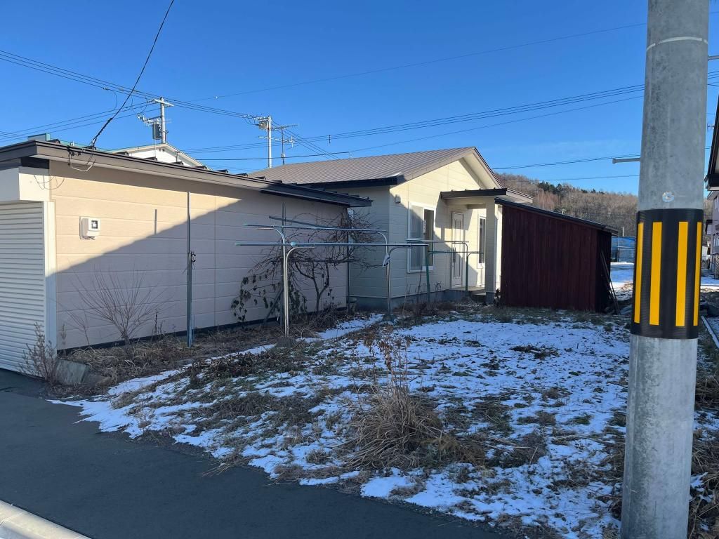 Corner Lot 2LDK House for Sale in Quiet Urahoro, Hokkaido - Thumbnail 3