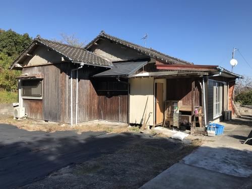Spacious 4 Washitsu Home with 2 Kitchens for Sale in Ibusuki - Thumbnail 3