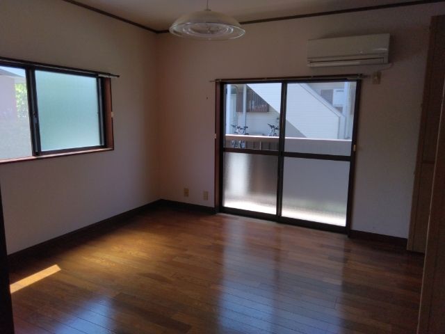 1K Apartment for Rent in Hadano, Kanagawa - 36.3 sqm, South-Facing - Thumbnail 3