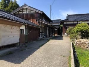 Traditional 5LDK Home in Sado with Large Land Plot - Thumbnail 2