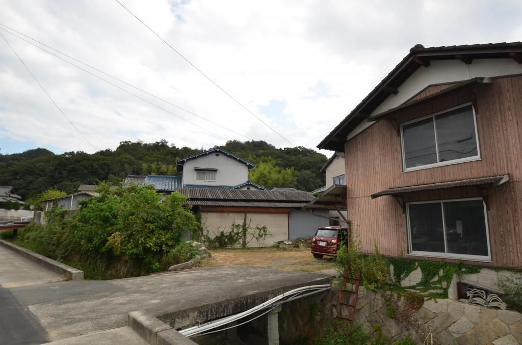 5LDK Family Home with Large Garden in Asakuchi, Okayama - Thumbnail 2
