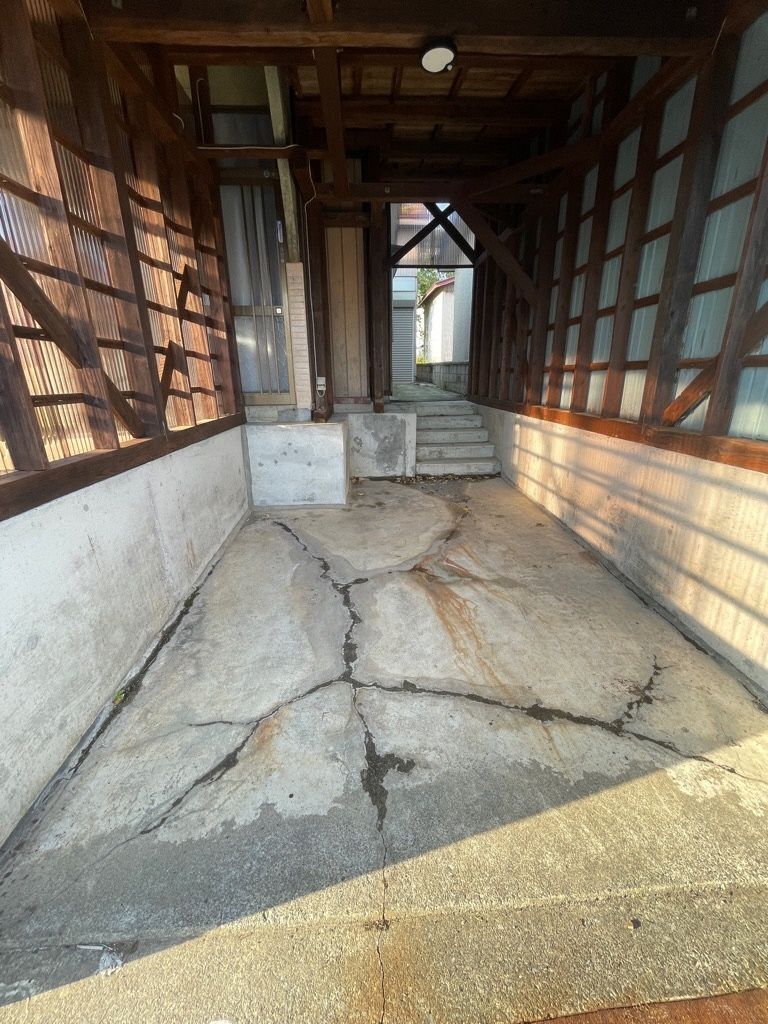 6LDK Akiya House for Sale in Mutsu, Aomori - 124.62 sqm - Thumbnail 3