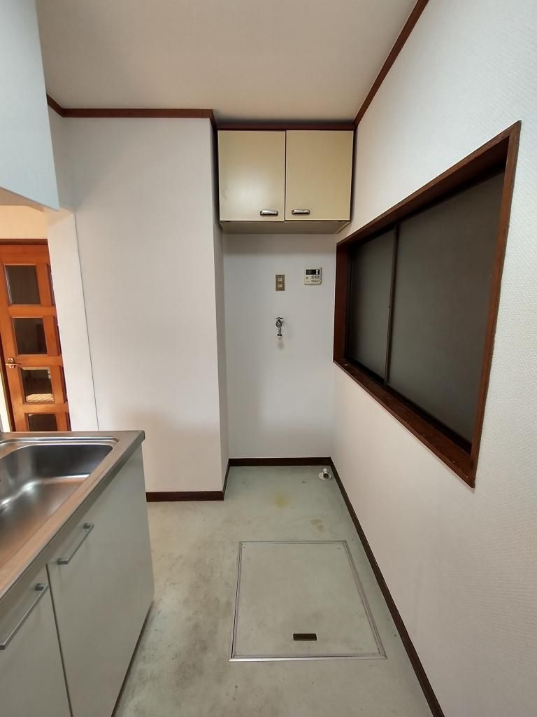Renovated Hadano House with Dual Kitchens & Garden for Rent - Thumbnail 4