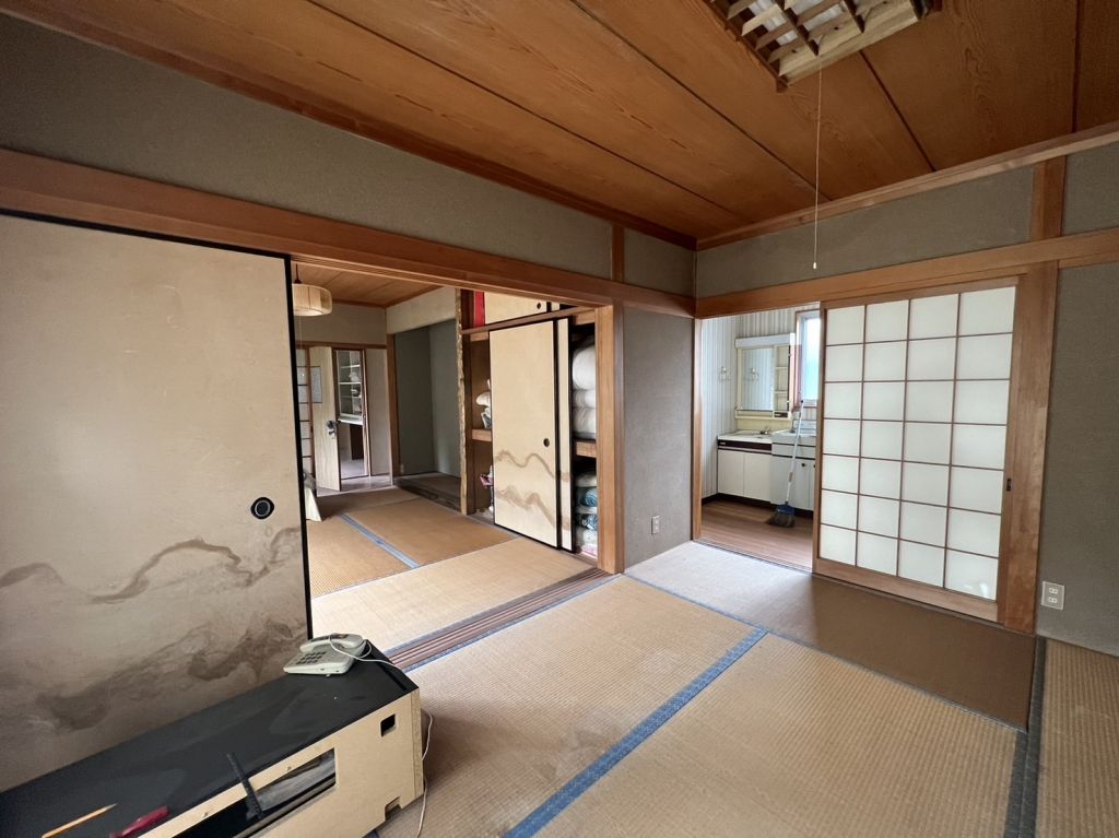 Miyoshi City Akiya: 6DK House for Rent or Purchase Near Station - Thumbnail 3