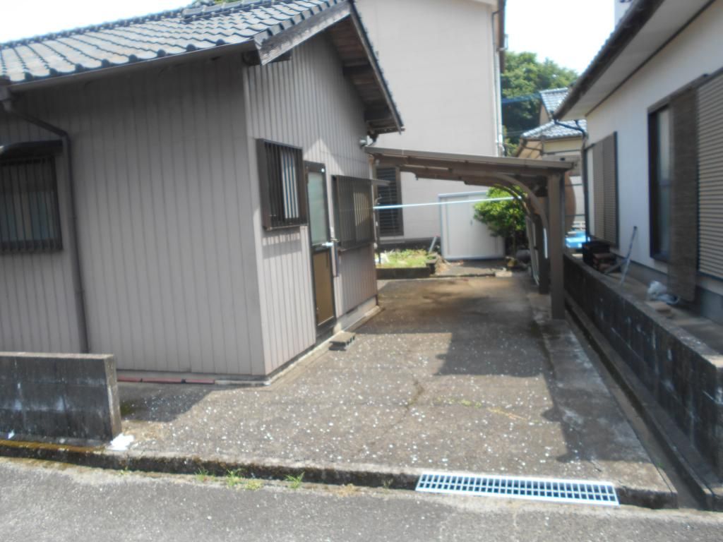 Compact 1962 Single-Story House for Sale in Imari, Saga - Thumbnail 4