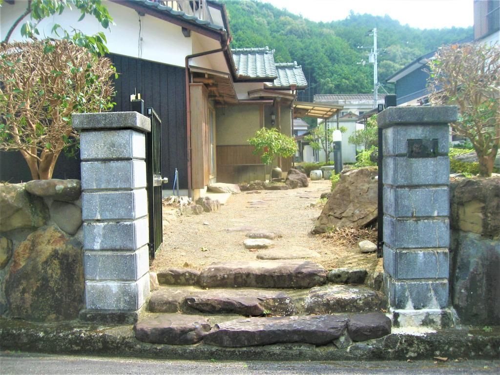 5DK Detached House for Sale in Uwajima, Ehime - Akiya Bank Listing - Thumbnail 2