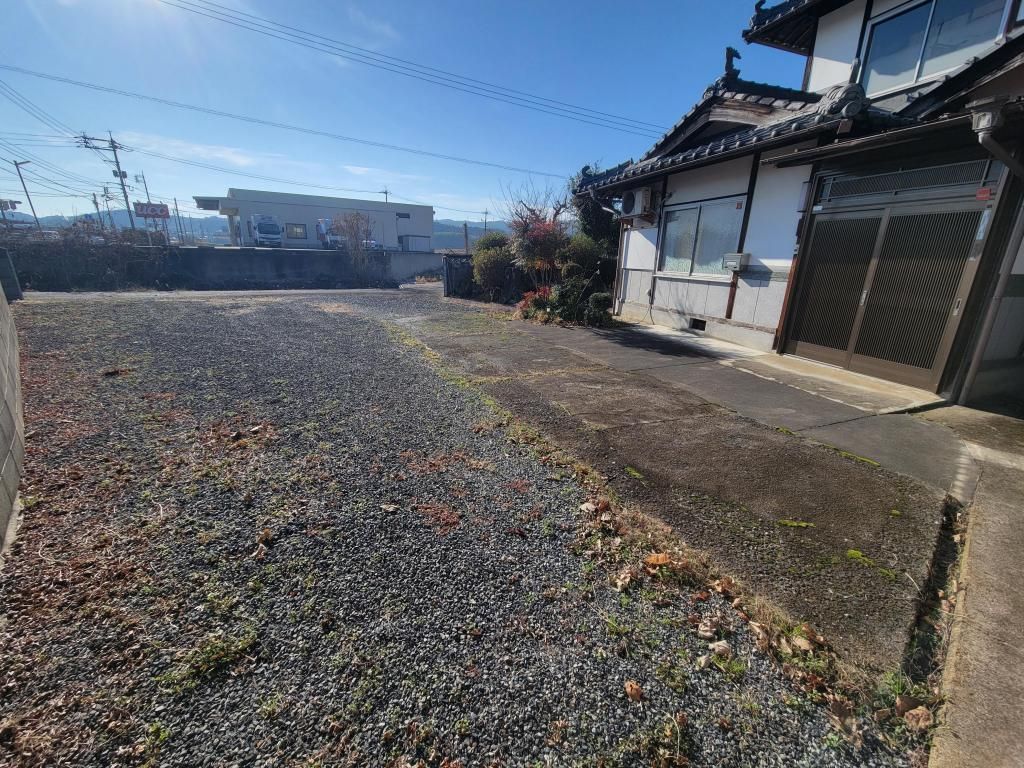 Renovated 5DK House for Rent with Garden in Tsuyama, Okayama - Thumbnail 2