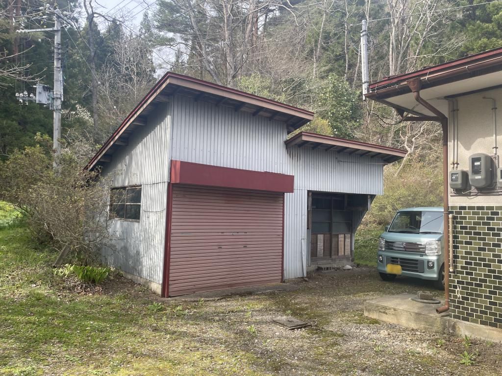 8DK Family House for Sale in Kuji, Iwate - Large Corner Lot - Thumbnail 2