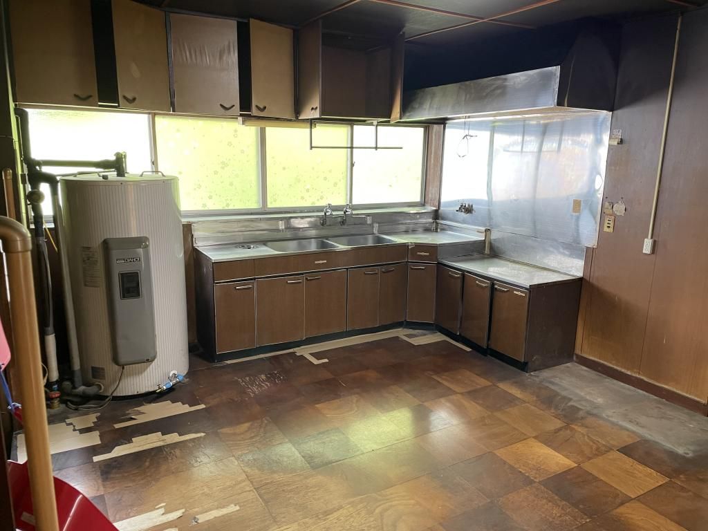 8DK Family House for Sale in Kuji, Iwate - Large Corner Lot - Thumbnail 3