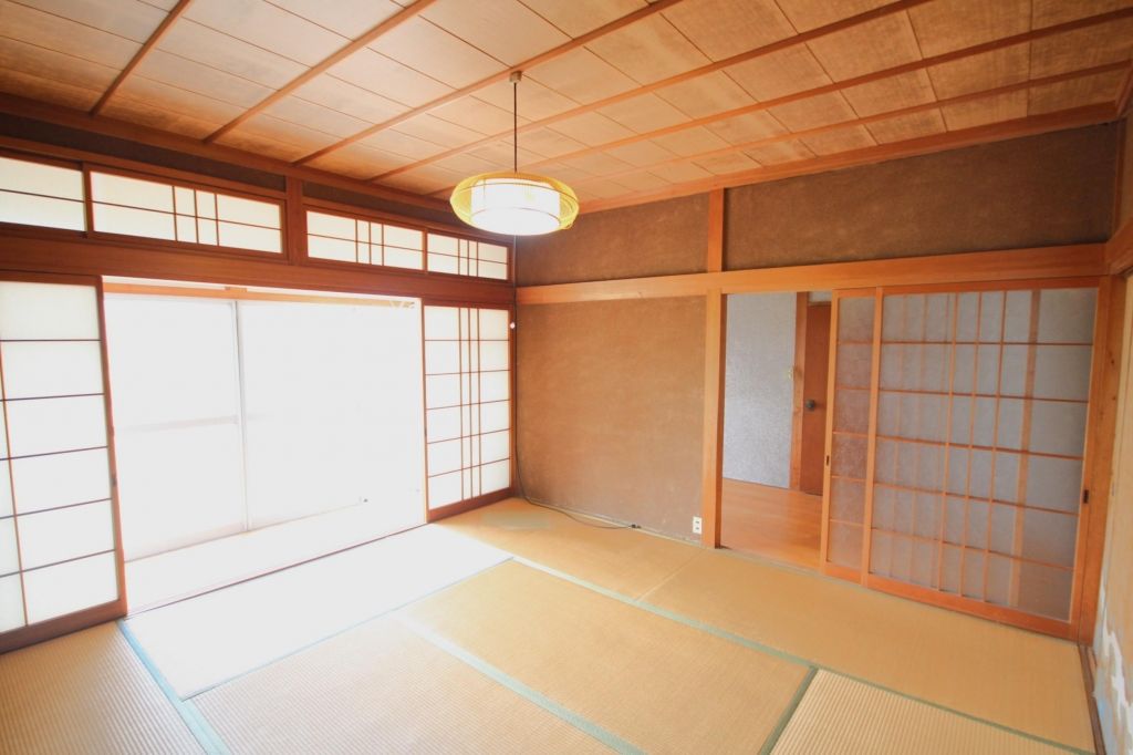 Spacious 1975 House on 655㎡ Land in Tsuyama, Okayama - Thumbnail 2