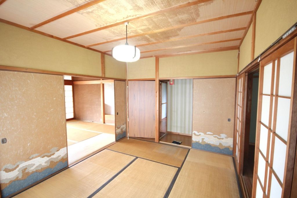 Spacious 1975 House on 655㎡ Land in Tsuyama, Okayama - Thumbnail 3