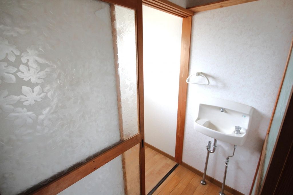 Spacious 1975 House on 655㎡ Land in Tsuyama, Okayama - Thumbnail 4