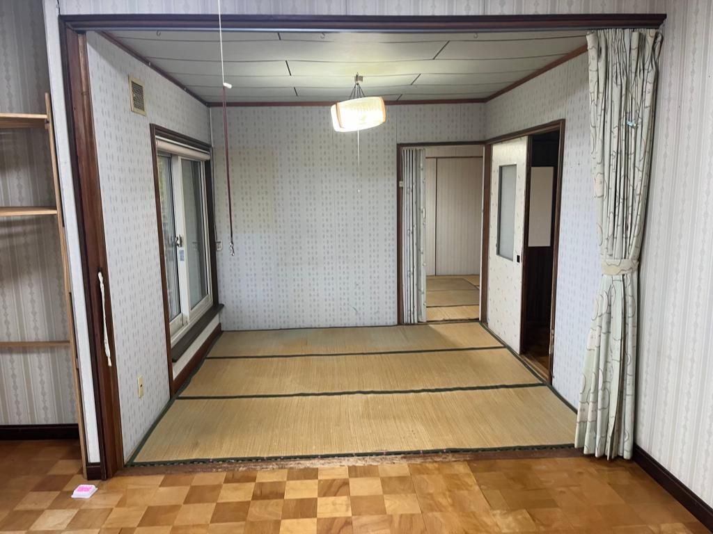 7LDK Family Home on Large Corner Lot in Kuriyama, Hokkaido - Thumbnail 4