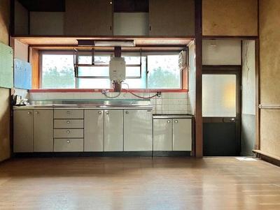 Traditional 4DK House with Parking in Quiet Saijo Neighborhood — Image 3, Saijo, Ehime