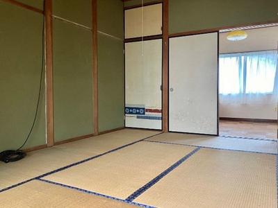 Traditional 4DK House with Parking in Quiet Saijo Neighborhood — Image 1, Saijo, Ehime