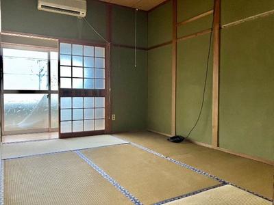 Traditional 4DK House with Parking in Quiet Saijo Neighborhood — Image 2, Saijo, Ehime