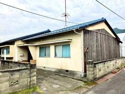 Traditional 4DK House with Parking in Quiet Saijo Neighborhood — Image 1, Saijo, Ehime