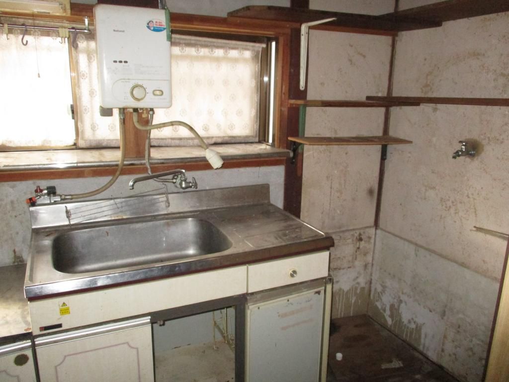 1957 Two-Story House for Sale in Kasaoka, Okayama - Akiya Bank Listing - Thumbnail 3